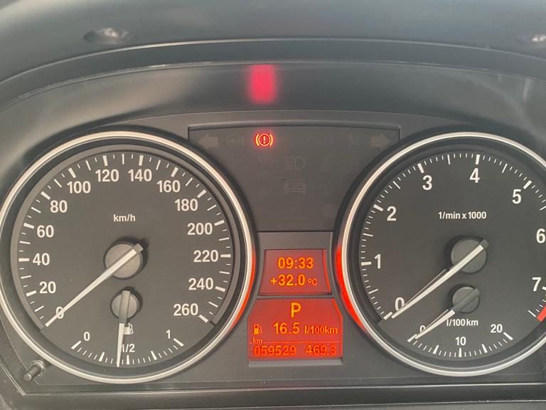 Dijual Bmw 325i Warna Putih - Carwash Studio Garage