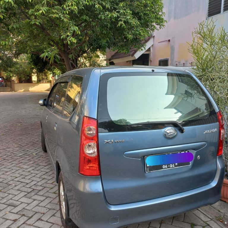 Dijual Mobil Xenia Warna Abu-abu Metalic - Carwash Studio Garage