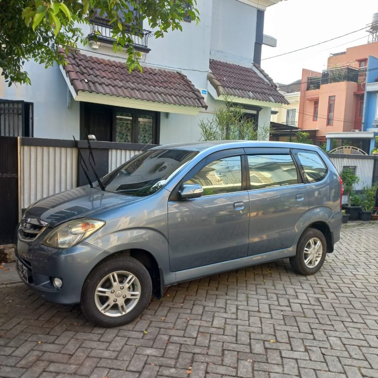 Dijual Mobil Xenia Warna Abu-abu Metalic - Carwash Studio Garage