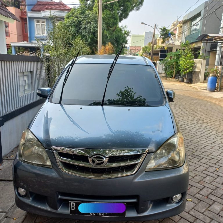 Dijual Mobil Xenia Warna Abu-abu Metalic - Carwash Studio Garage