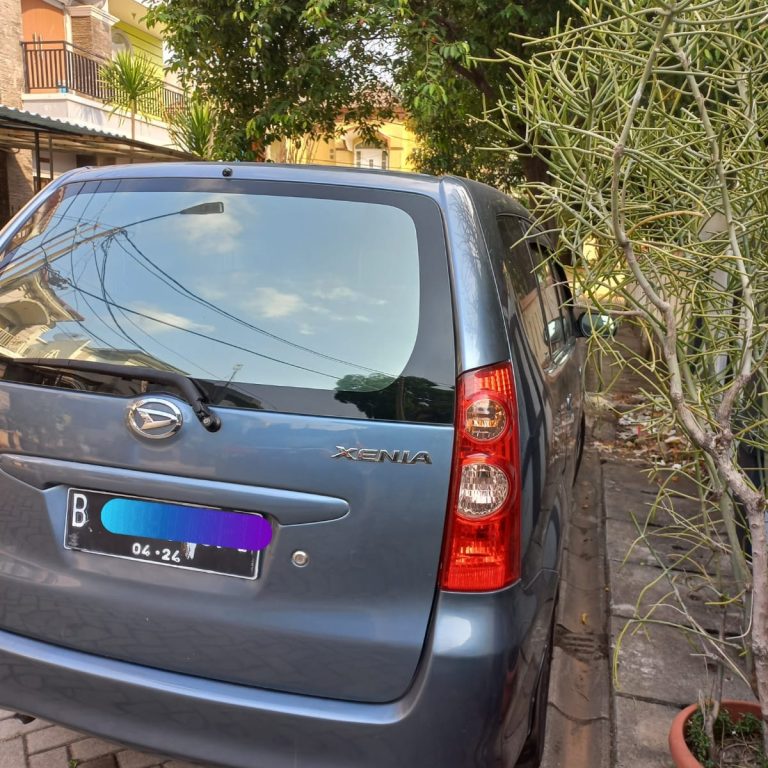 Dijual Mobil Xenia Warna Abu-abu Metalic - Carwash Studio Garage